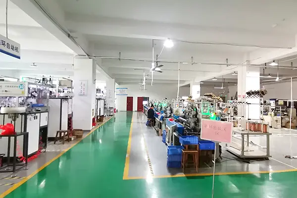 고주파 변압기 기술은 상당한 발전을 이루었으며 비정질 나노 자기 코어는 새로운 에너지원의 에너지 효율성을 향상시키는 데 중요한 역할을 했습니다.